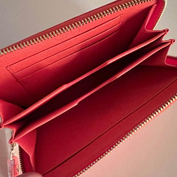 Furla Babylon zip around leather wallet/wristlet. Brand new with tags in box - Picture 3 of 5